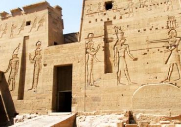Private Transfer : Aswan /Luxor visiting Kom Ombo and Edfu Temples